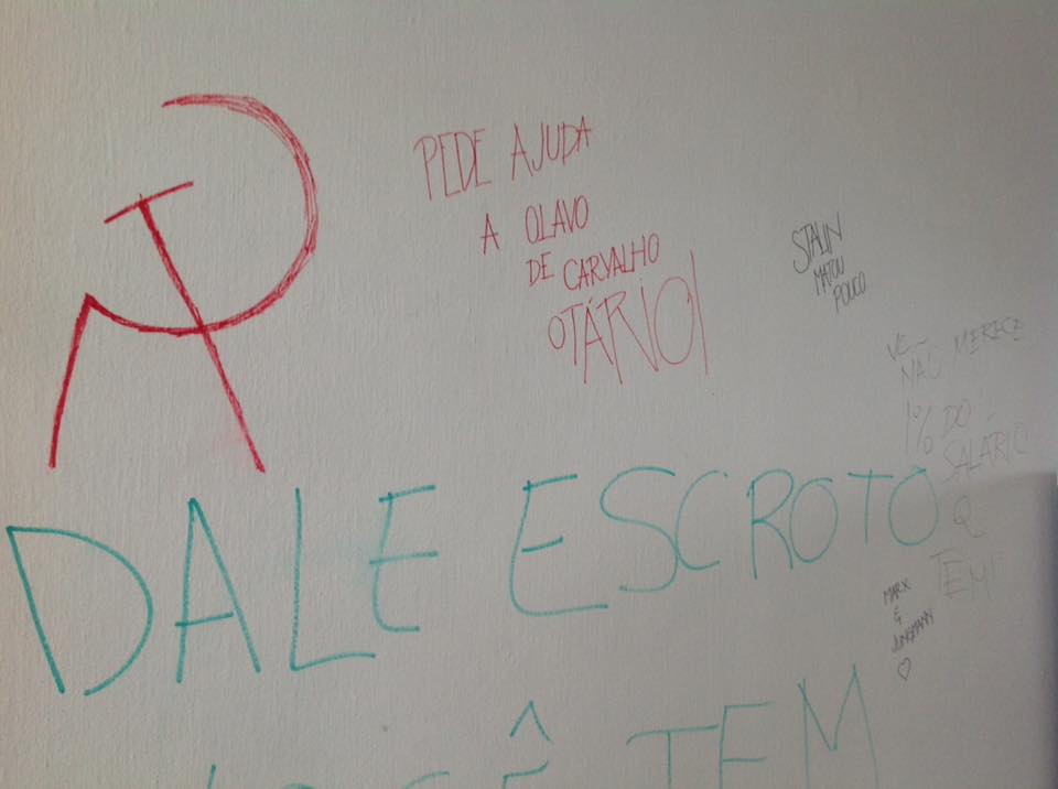 Gabinete invadido_2